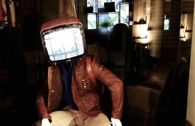 WINDOW DISPLAY – TV MAN