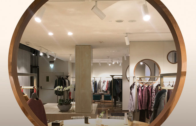 Kiton Showroom Donna