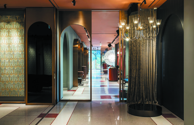 LIA LOUNGE